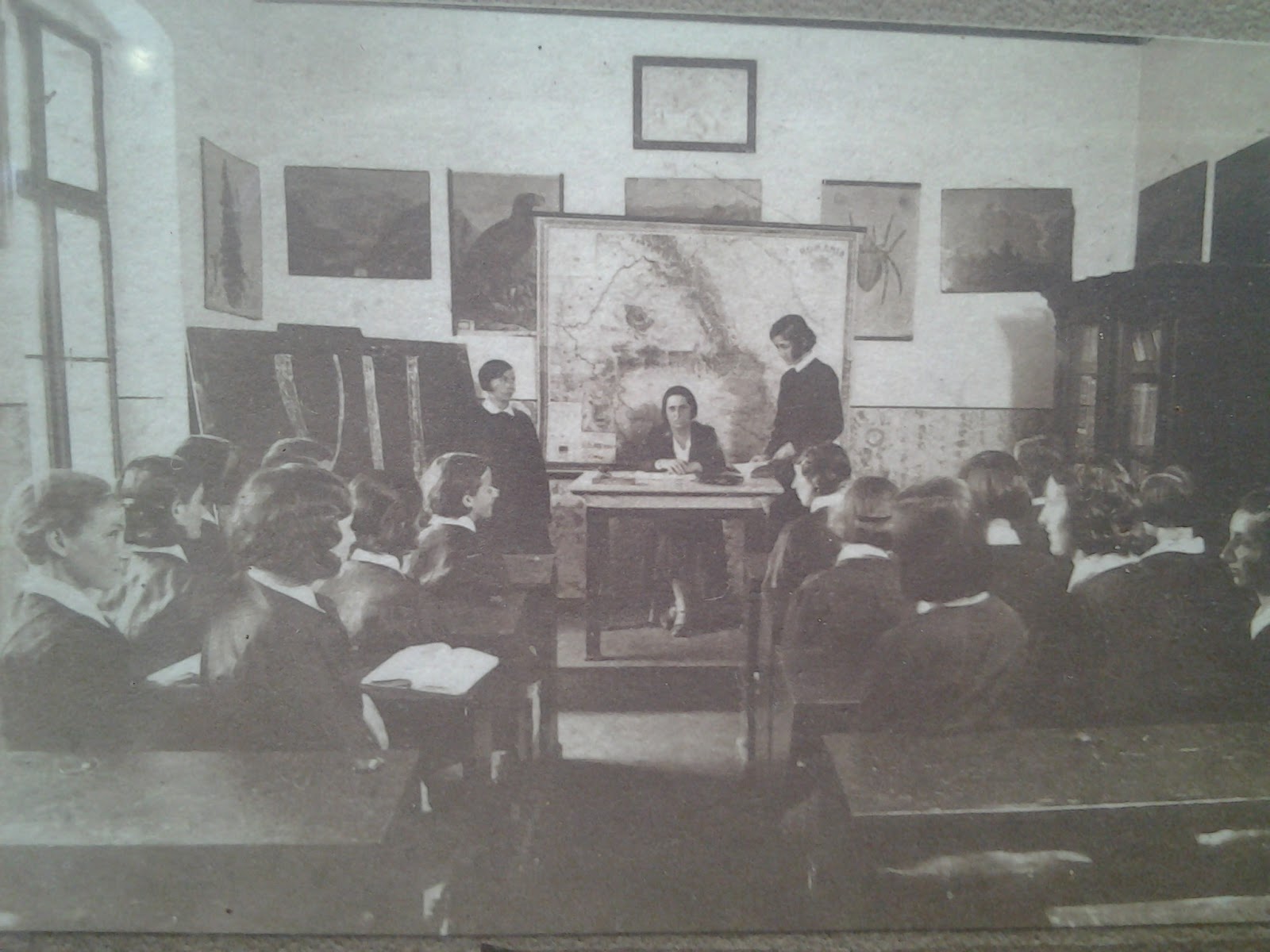 in-clasa-la-liceul-de-fete-din-alba-iulia