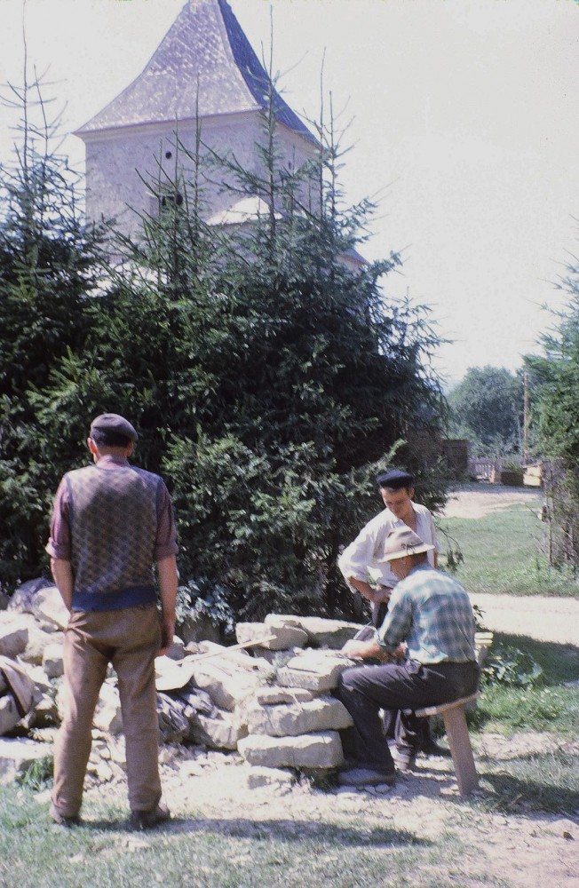 Manastirea Sucevita - sculptori in piatra